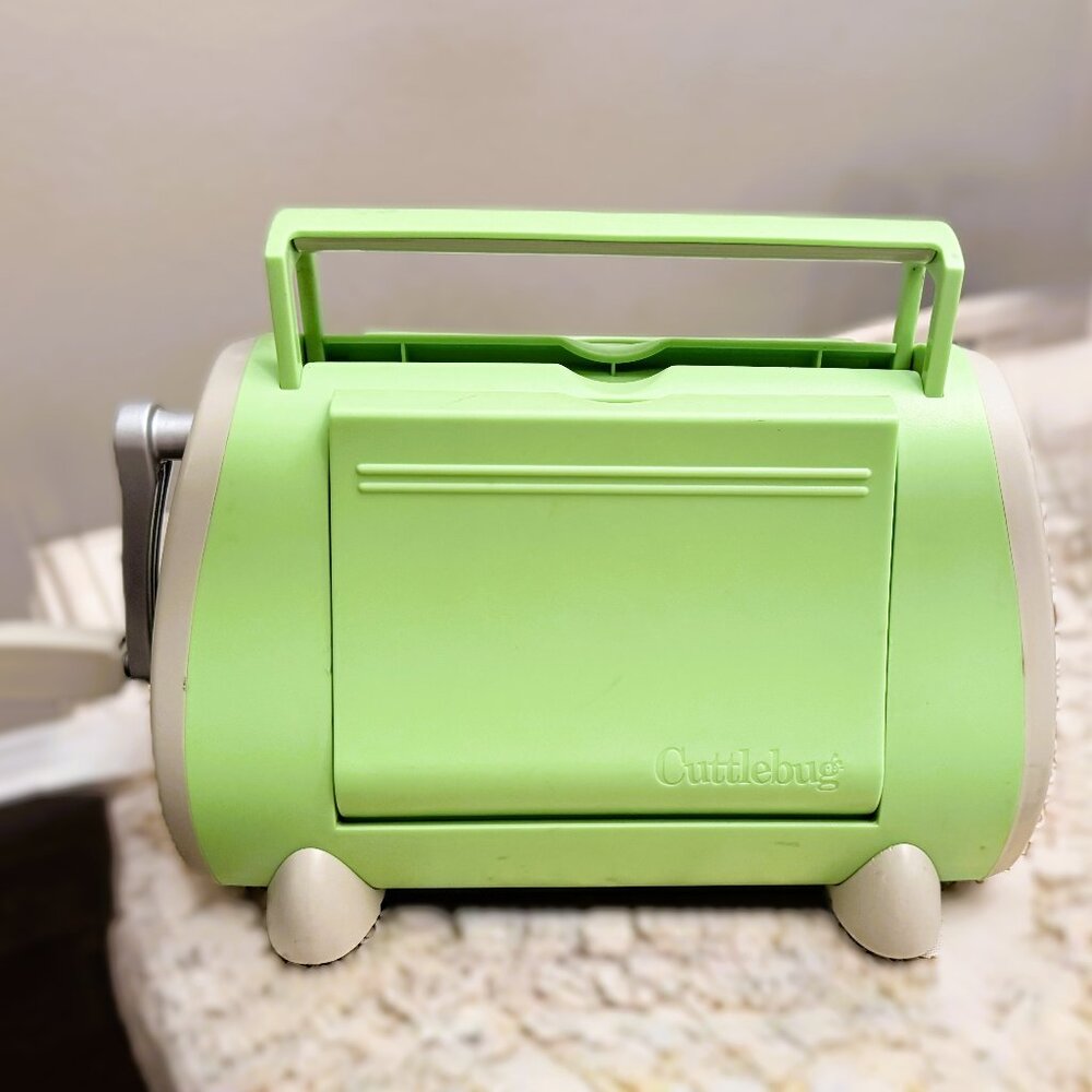 Cuttlebug Provo Craft Die Cutting Embossing Machine Crafting Green with plates